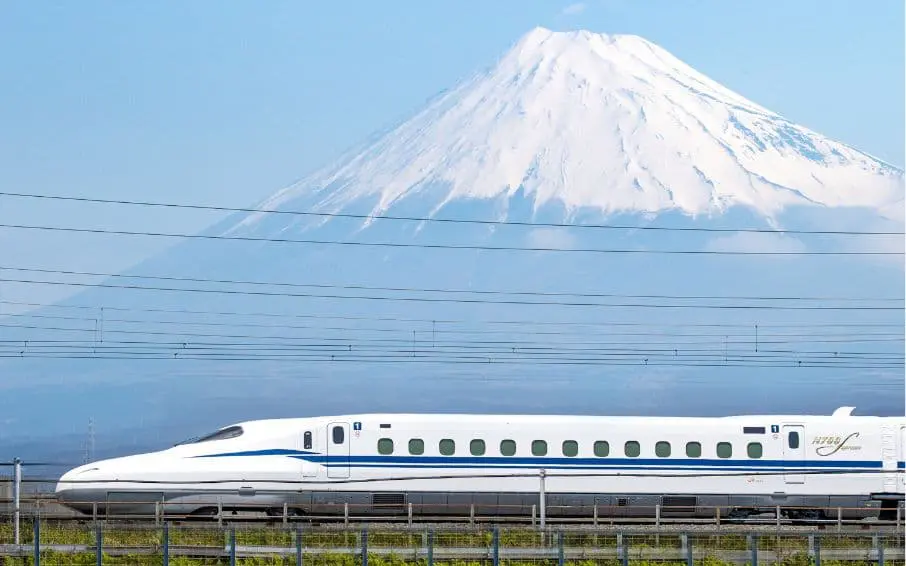 新幹線が走るイメージ画像