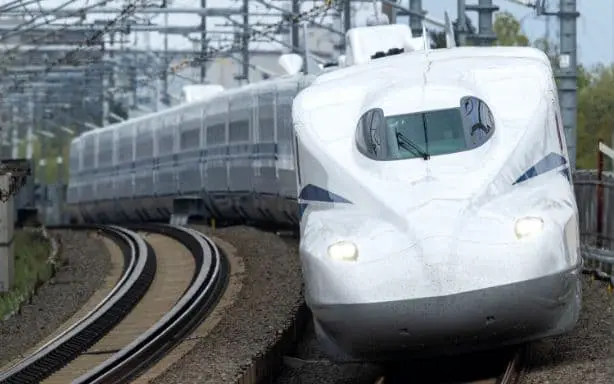 新幹線が走るイメージ